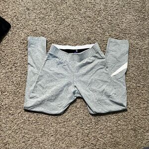 Nike Women’s Gray Cropped Leggings